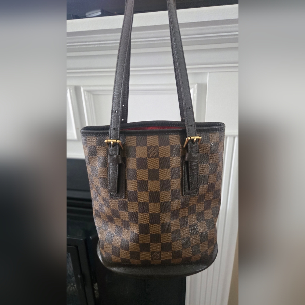 LV Damier Bucket Tote - Picture 2 of 6